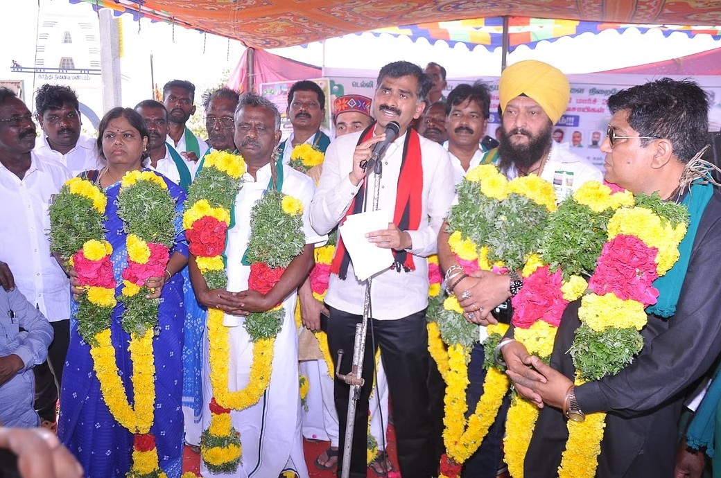 அரசின் வேளாண் திருத்த சட்டங்களுக்கு எதிராக டெல்லியில் விவசாயிகள்  போராட்டம்!