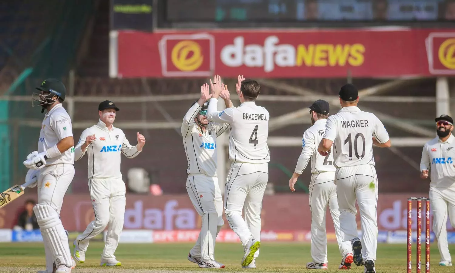 வரலாற்றில் பதிவான வித்தியாசமான சாதனை!