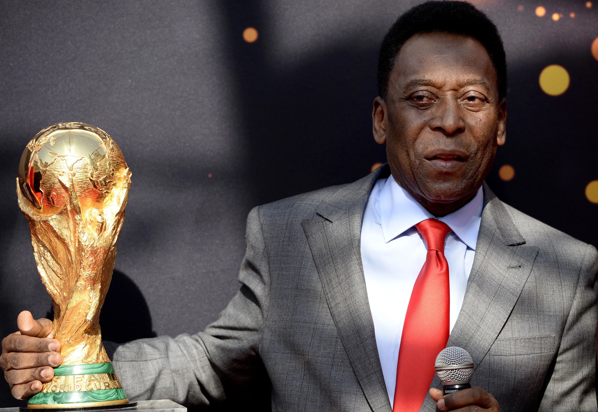 கால்பந்து ஜாம்பவான் பீலே காலமானார்!